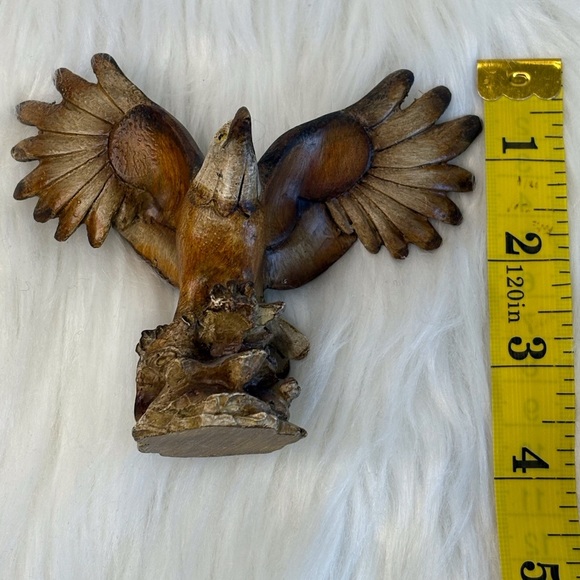 Handcrafted Eagle 🦅 Bird Sculpture - Picture 6 of 7